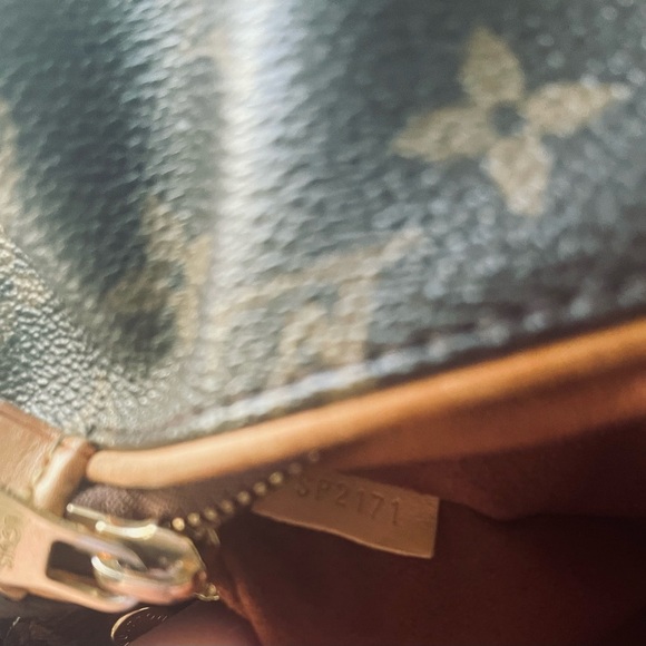 Louis Vuitton Monogram Olympe - Picture 13 of 15